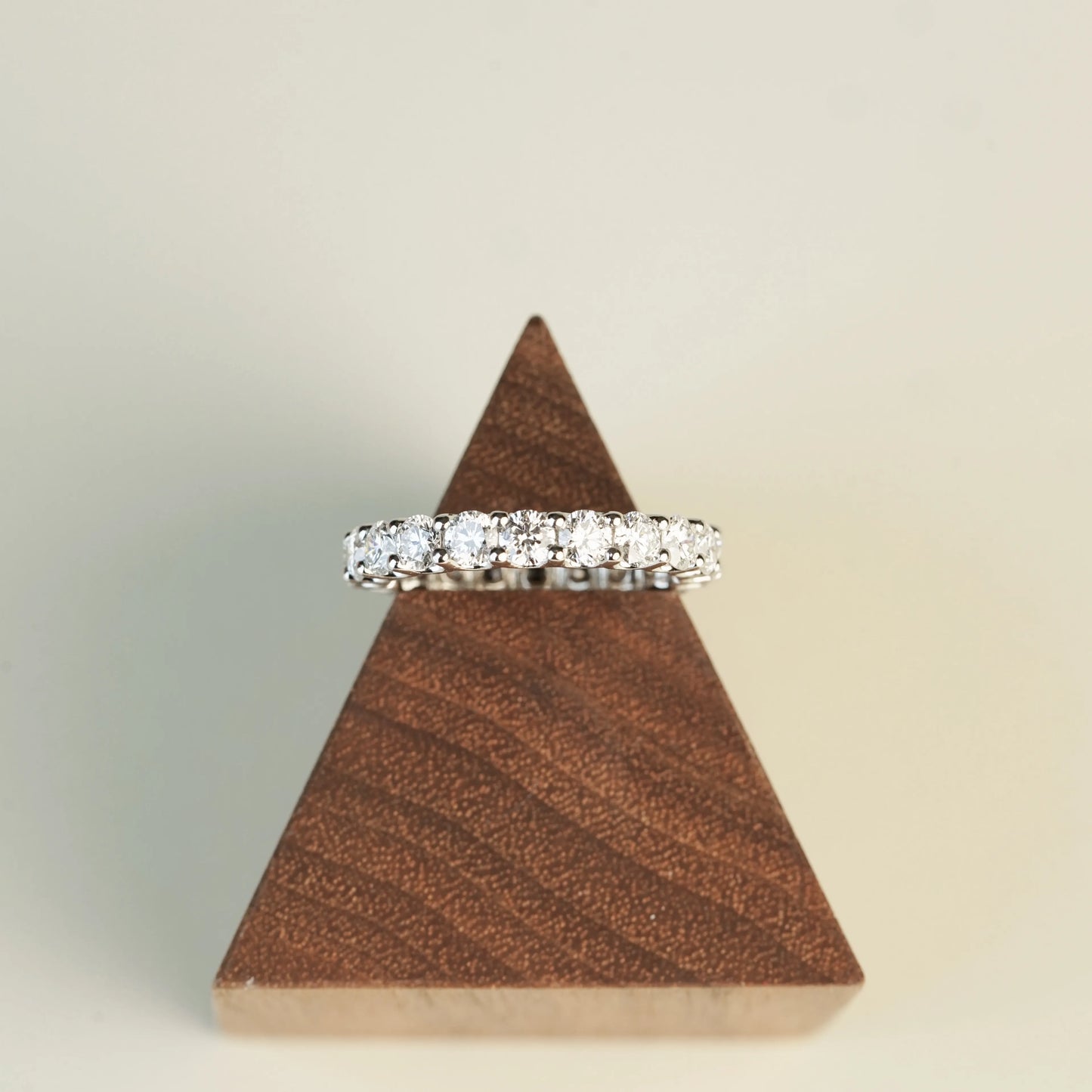 [In Stock 2.344ct Round Brilliant Lab-Grown Diamond Full Eternity Ring in PT950 (~0.11ct each)