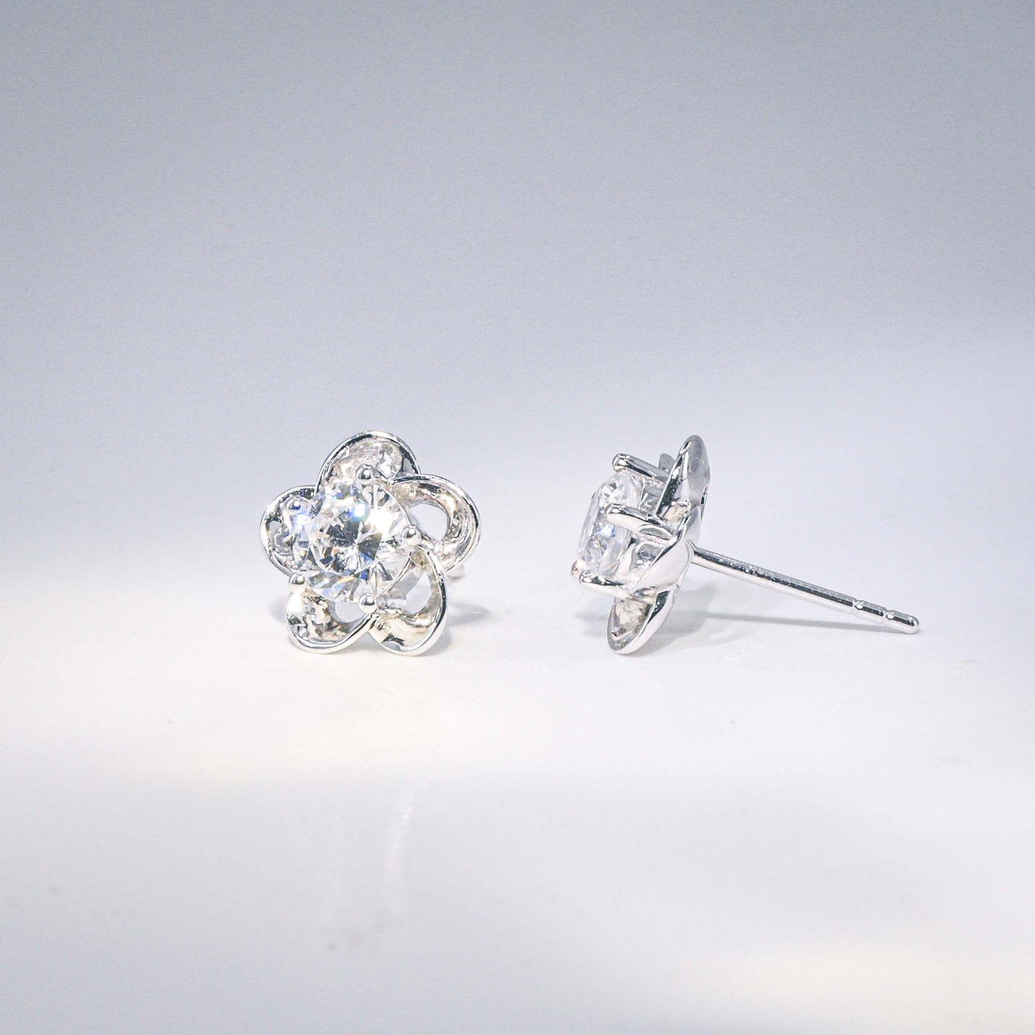 現貨 18K白金 1.0ct 圓形培育鑽石花形耳環（附IGI證書）｜D VVS2 Ideal Ex Ex 頂級之選 ｜ TME0801（五爪）