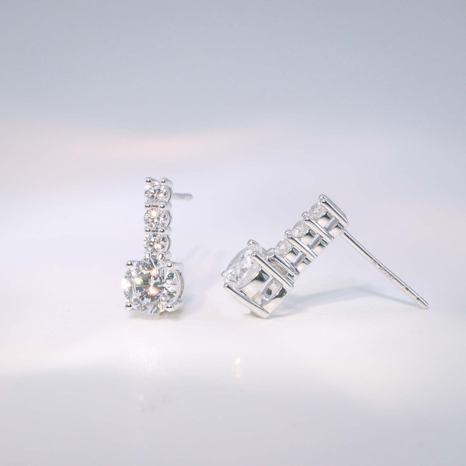 18K金圓形培育鑽石耳環 | D-E VVS Ideal Ex Ex | 直線鑲鑽垂墜設計 | <總數 0.60ct - 2.00ct+>