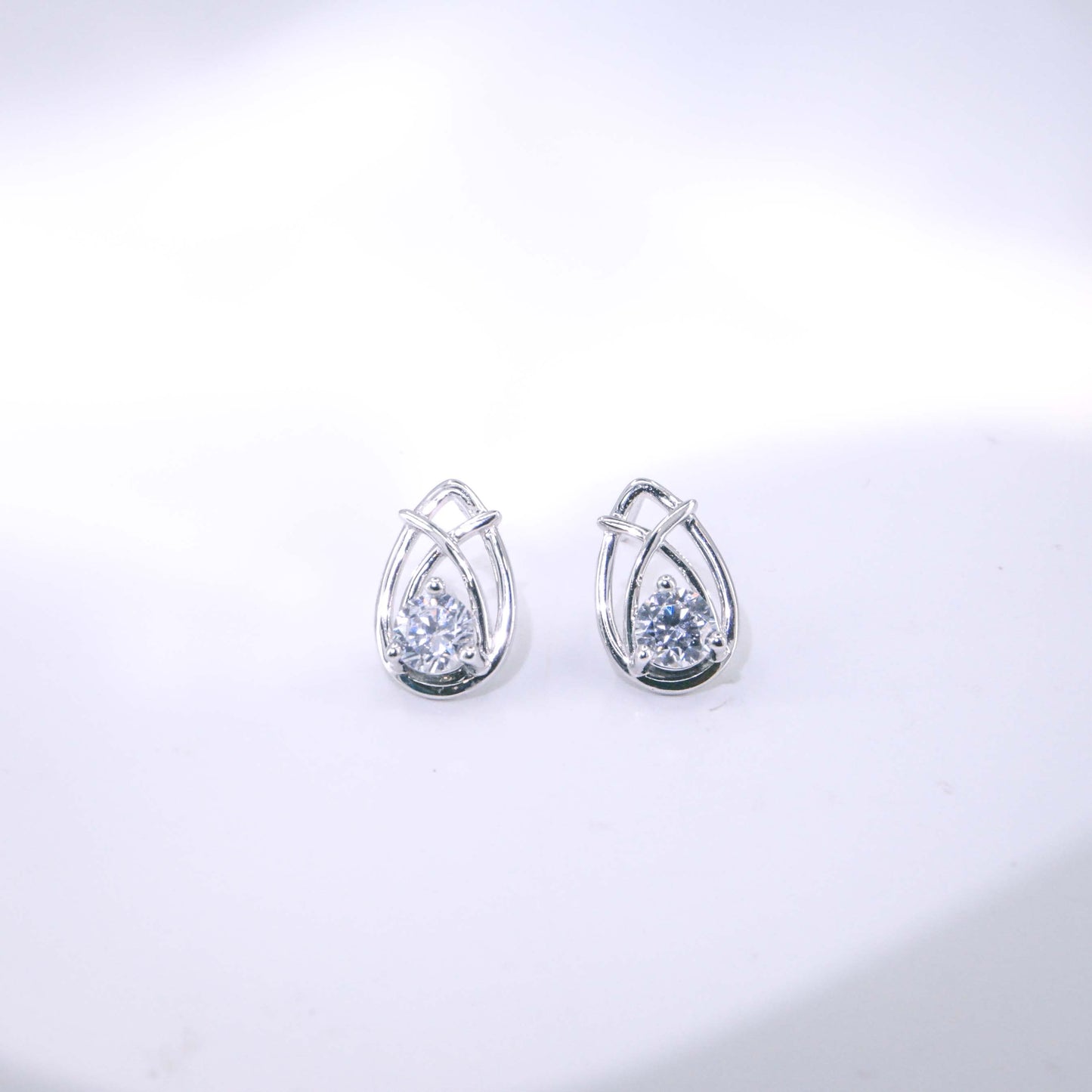 18K金圓形培育鑽石耳環 | D-E VVS Ideal Ex Ex | 立體交錯框架設計| <總數 0.60ct - 1.40ct+>