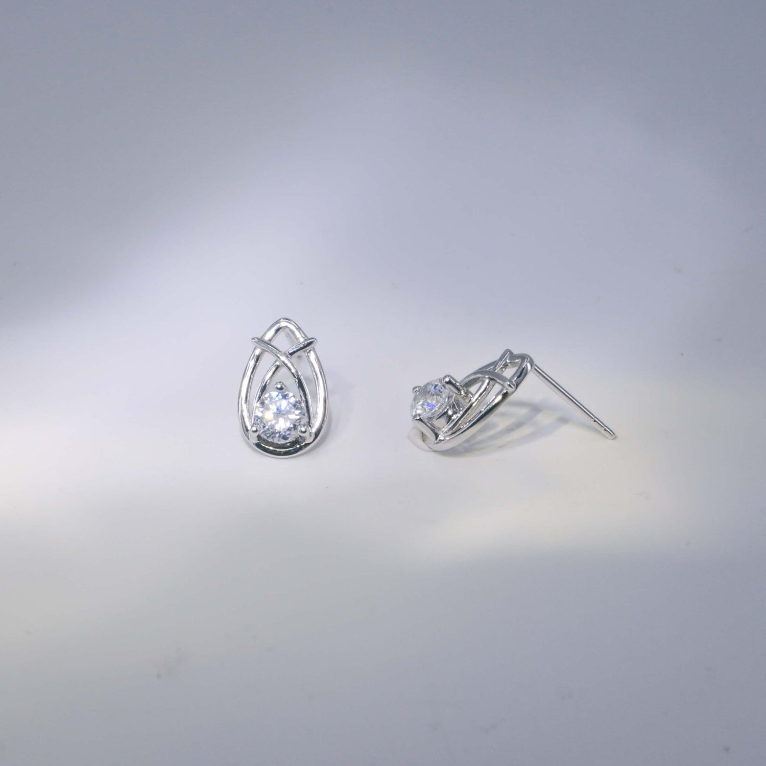 18K金圓形培育鑽石耳環 | D-E VVS Ideal Ex Ex | 立體交錯框架設計| <總數 0.60ct - 1.40ct+>