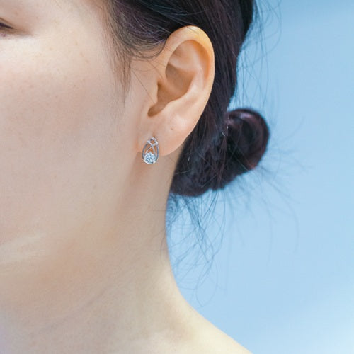 18K Gold Lab-Grown Diamond Stud Earrings | Sculptural Crossover Frame Design | TME0804