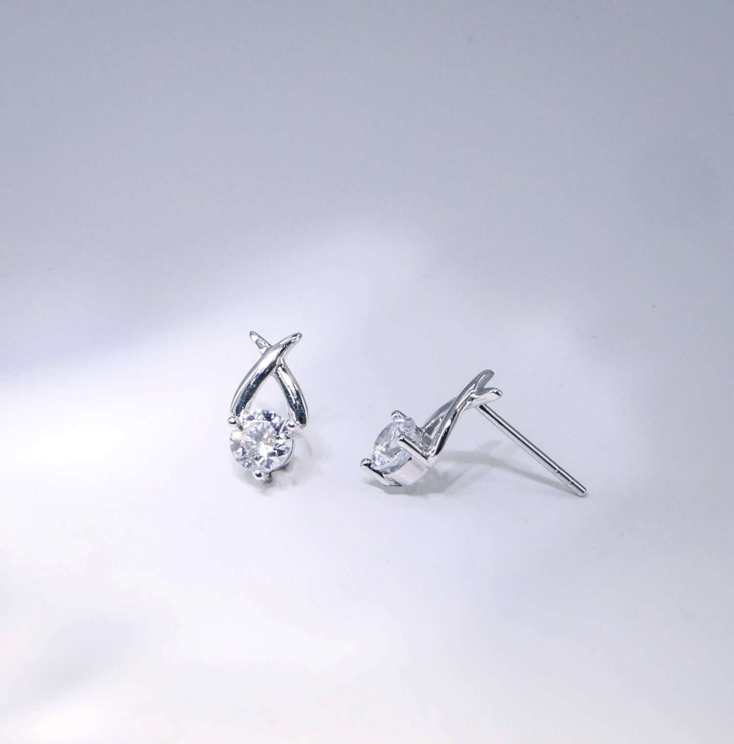 18K金圓形培育鑽石耳環 | D-E VVS Ideal Ex Ex | 立體交叉線條設計| <總數 0.60ct - 1.40ct+>