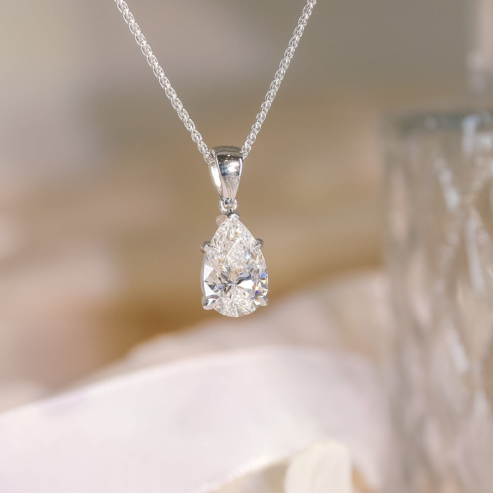 18K Gold Pear-Cut Lab-Grown Diamond Pendant Setting | Classic Drop-Set Solitaire Design | TMP0416