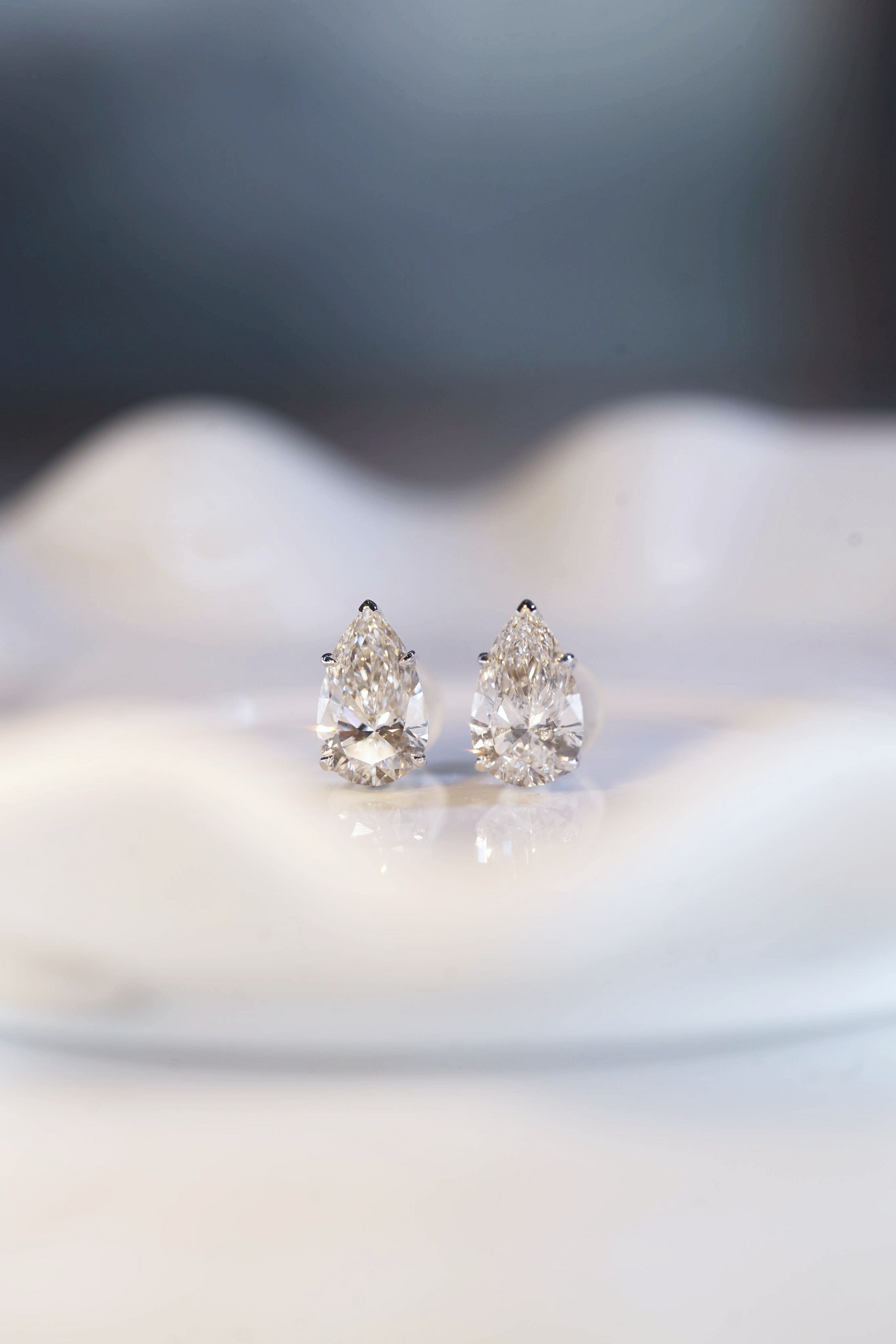 18K金梨形培育鑽石耳環 | D-E VVS Ex Ex | <總數 0.40ct - 3.00ct+>