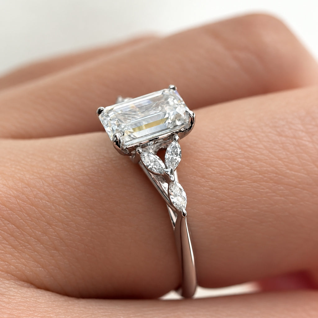 1.56ct 祖母綠形培育鑽石戒指 - 鉑金 PT950 （附 IGI 證書）｜三石概念設計配馬眼形側鑽｜MARIAN - R24807EMA｜現貨款