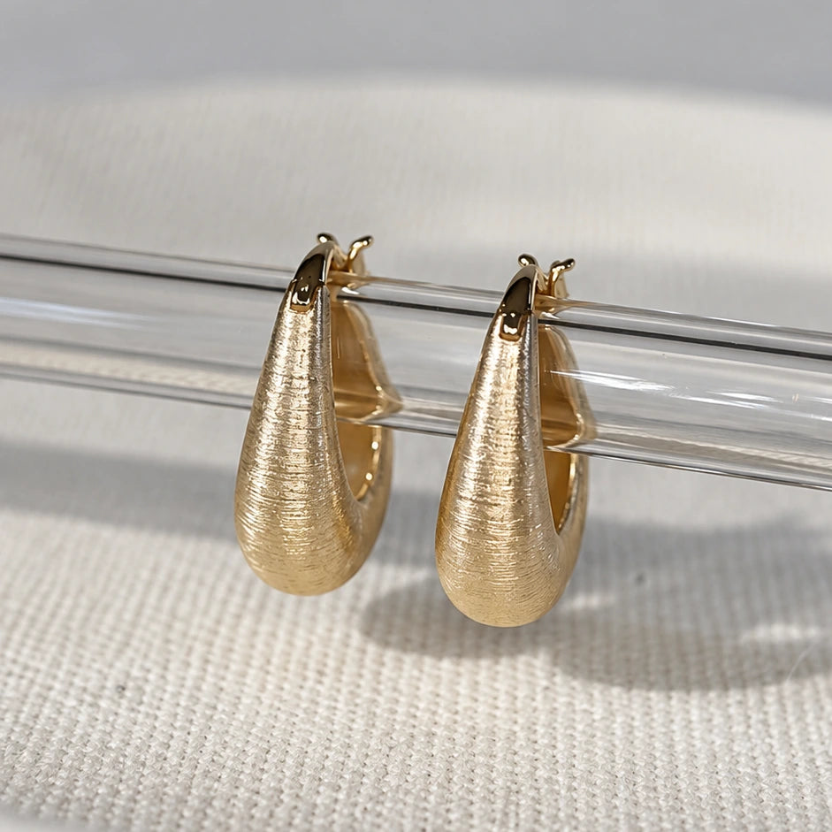 [In Stock] 14K Yellow Gold Brushed Finish Textured Teardrop Hoop Earrings | PAE3297
