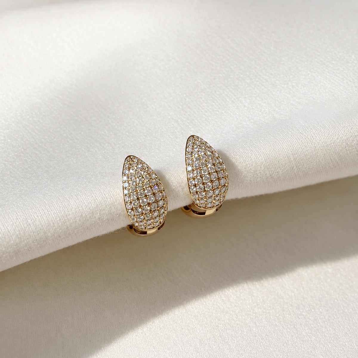 [In Stock] 14K Yellow Gold Pavé Lab‑Grown Diamond Round Earrings | D-F VVS-VS | PAE5223