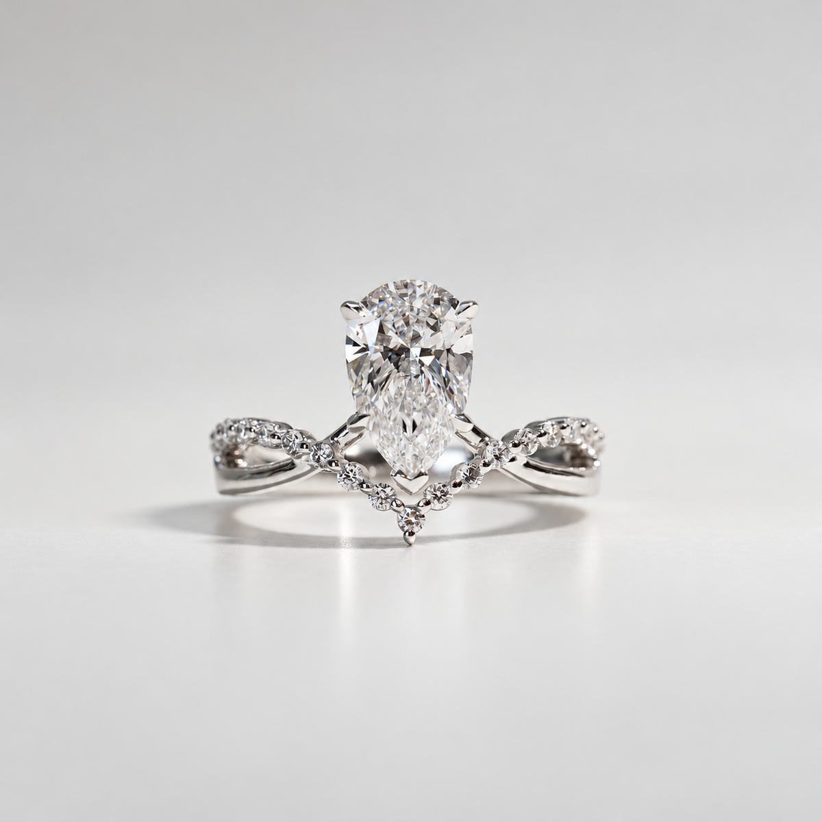 1.55ct 梨形培育鑽石戒指 - PT950（附 IGI 證書）｜V形鋪鑽戒圈｜PRINCESS - TM0305PE｜現貨款