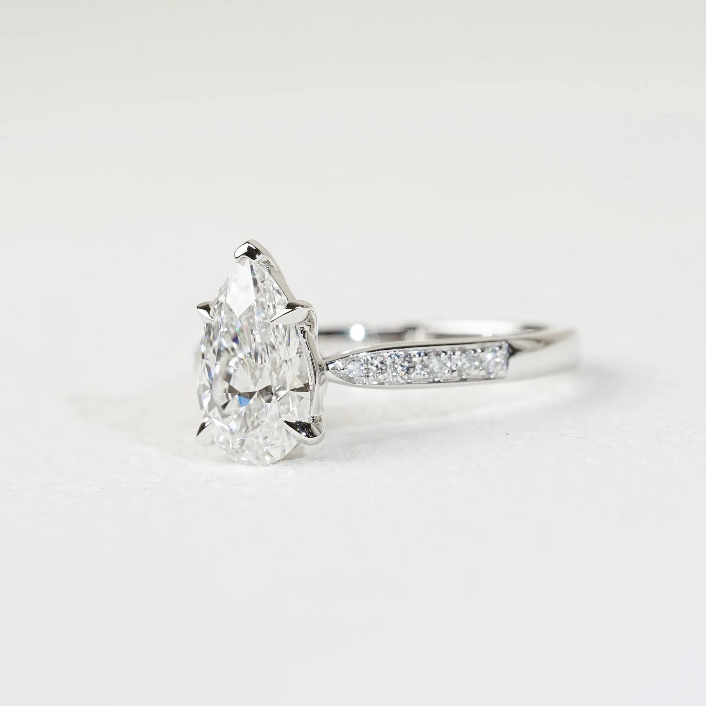 JUDITH - Pear-Cut Lab-Grown Diamond / Gemstone Pavé Ring Setting (18K Gold / Platinum) - TM3881SPE
