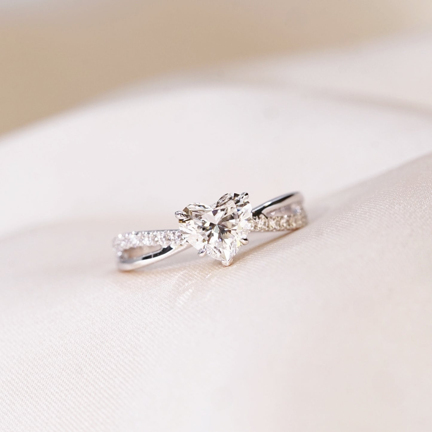 FELICITY 心形培育鑽石戒指托｜交錯鋪鑽戒圈（18K 金／鉑金）– TM0247HT