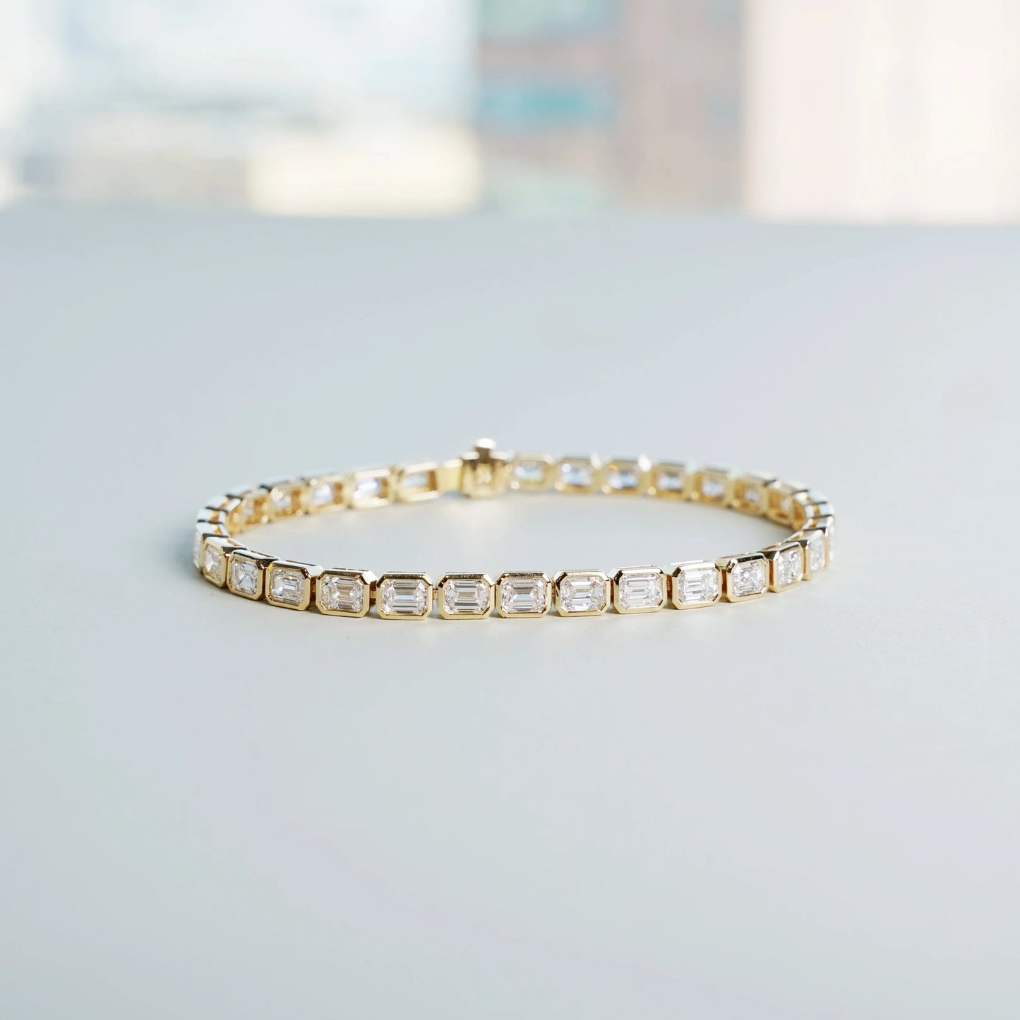 [In Stock] 7.58ct Emerald-Cut Lab-Grown Diamond Bezel Set Tennis Bracelet in 18K Gold | D–F / VVS–VS | B25340EM