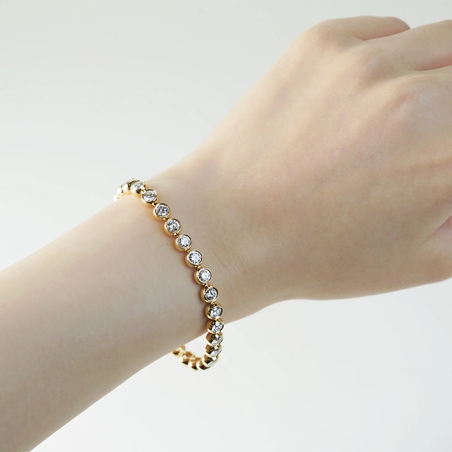 [In Stock] 5.75ct Lab-Grown Diamond Bezel Set Tennis Bracelet in 18K Gold | D–F / VVS–VS | B25340RD