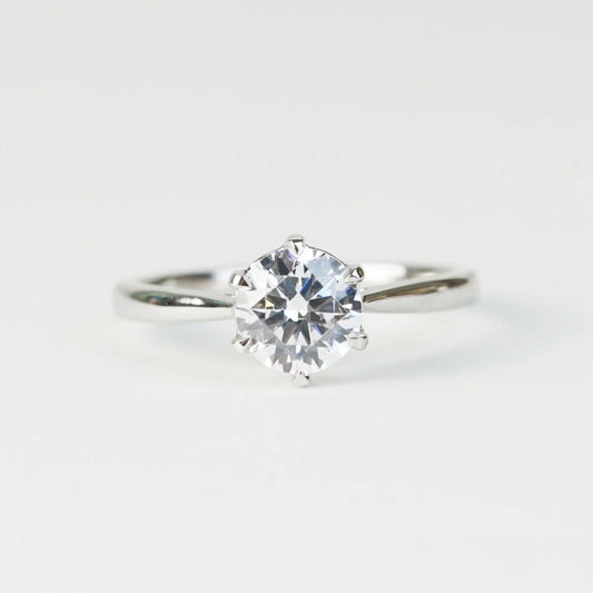 SLOANE 培育鑽石戒指托｜經典六爪單鑽戒圈配輪廓戒圈（18K 金／鉑金）– TM0816