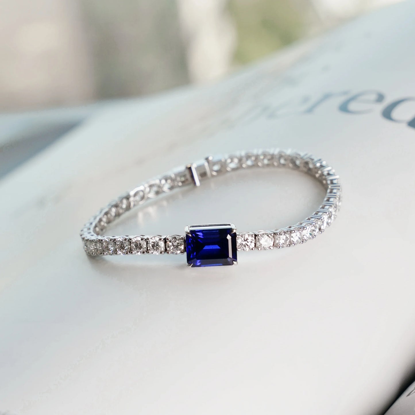 5.41ct 祖母綠形培育藍寶石手鏈（附 IGI 證書）｜配 8.074ct 培育鑽石網球手鏈｜現貨款