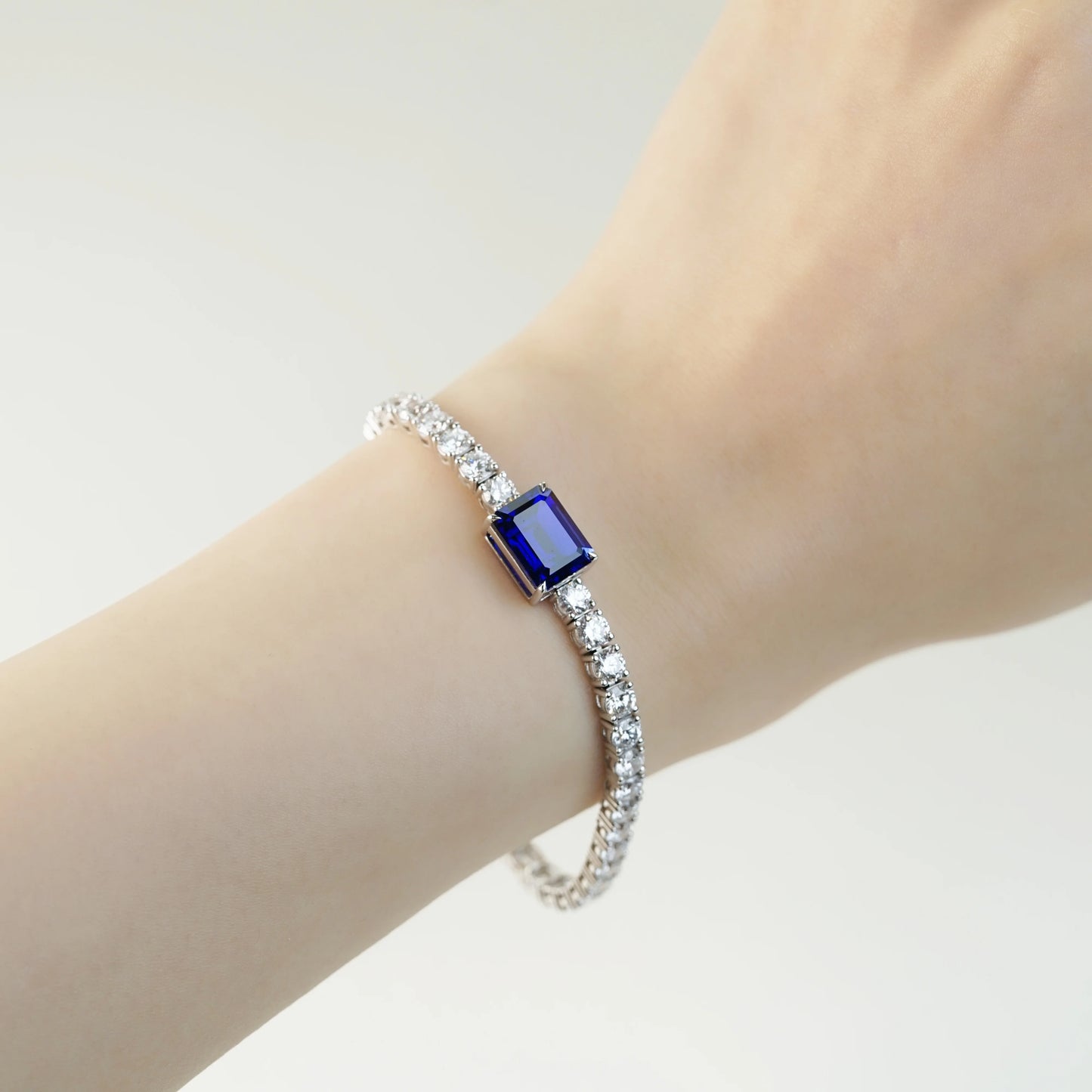 祖母綠形培育寶石手鏈（附 IGI 證書）｜配培育鑽石網球手鏈