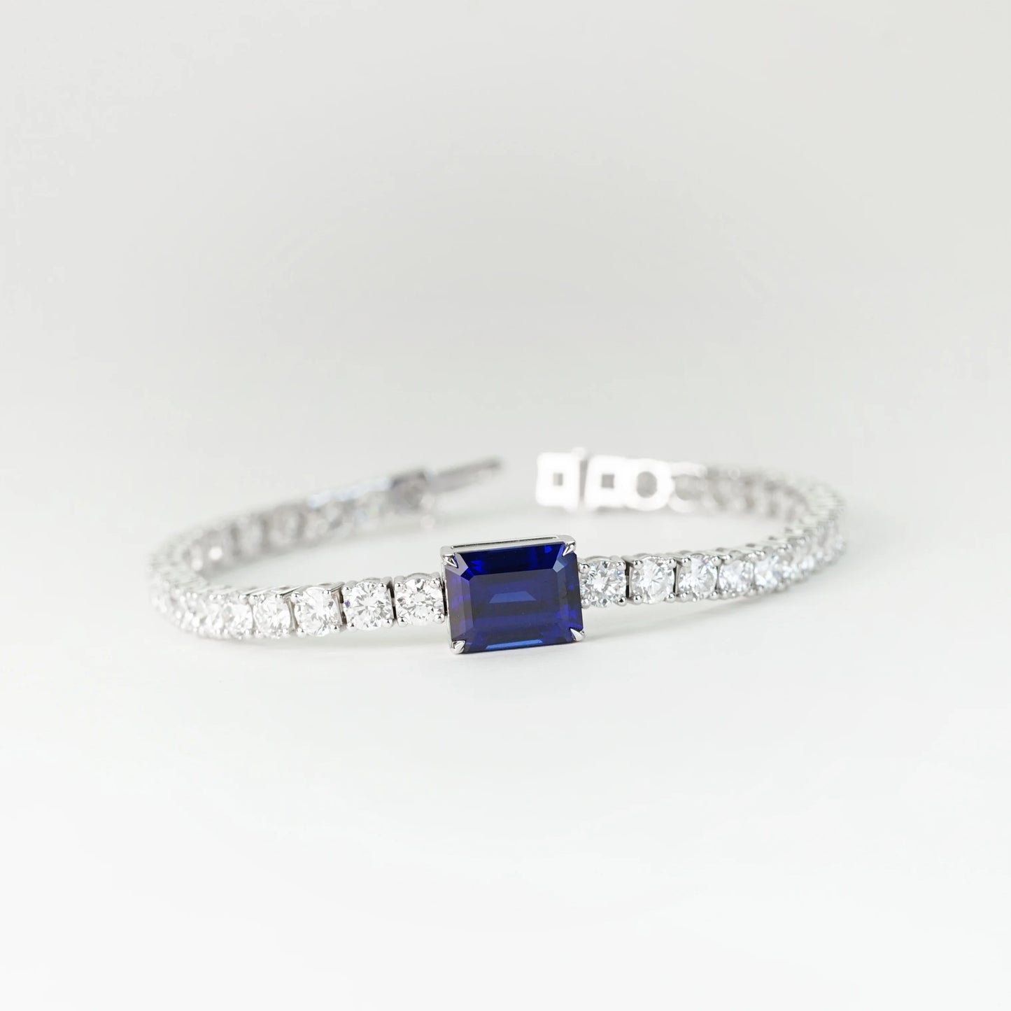 5.41ct 祖母綠形培育藍寶石手鏈（附 IGI 證書）｜配 8.074ct 培育鑽石網球手鏈｜現貨款