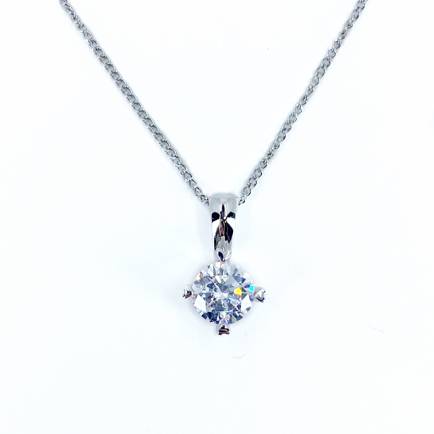 18K Gold Lab-Grown Diamond Pendant Setting | Classic 4-Prong Direct-Set Solitaire with Tapered Bail | GDP2001
