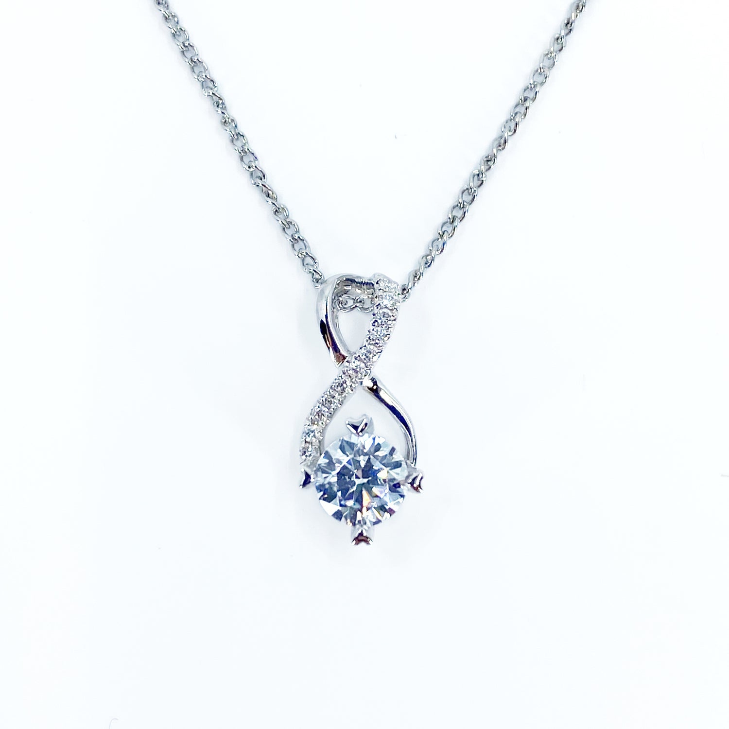 18K Gold Lab-Grown Diamond Pendant Setting | Infinity Twist Drop Design | GDP2020