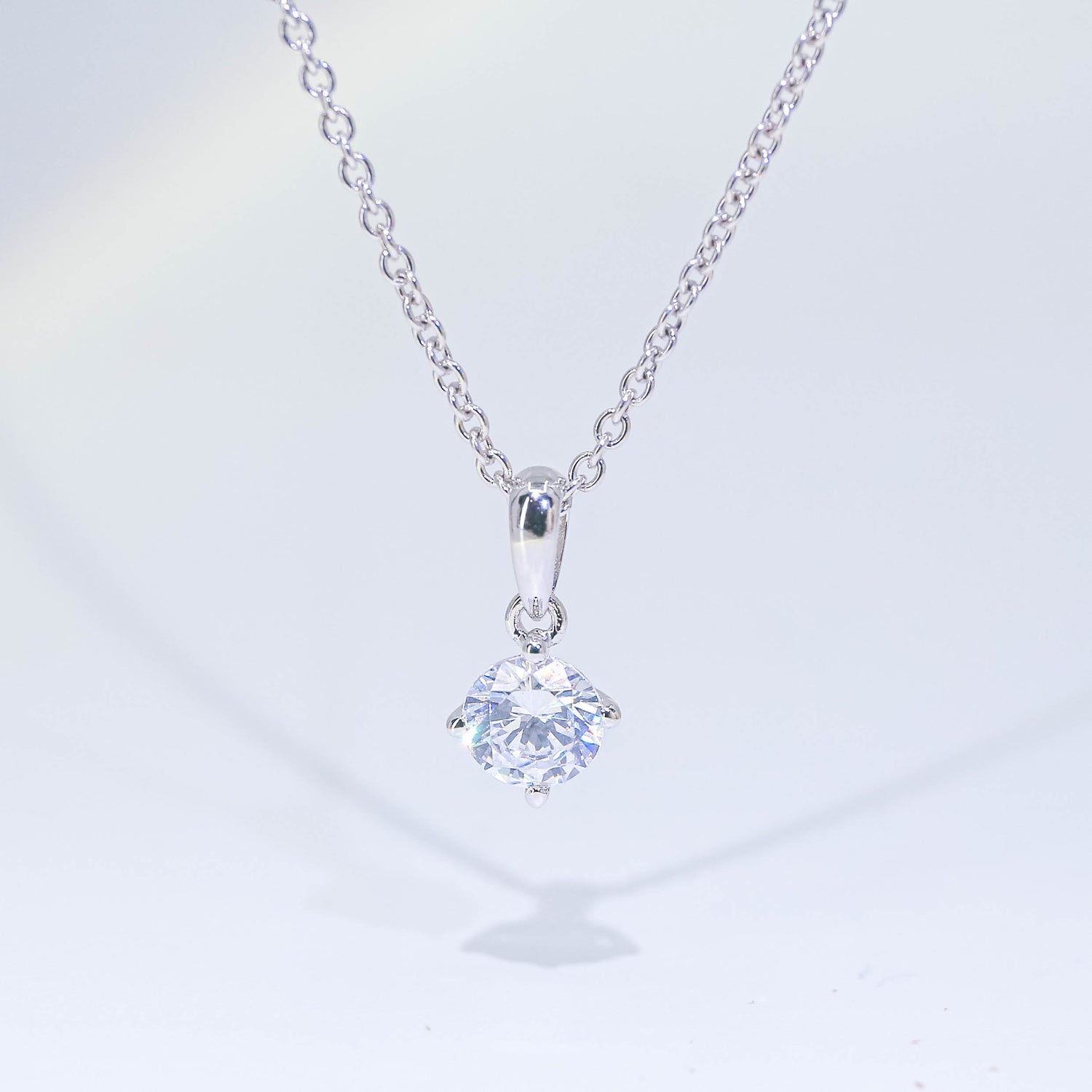 18K Gold Lab-Grown Diamond Pendant Setting | Classic 4-prong Drop-Set Solitaire with Tapered Bail - GDP0041